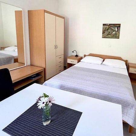 Paradise Apartments - Robinson Getaway Gdinj Экстерьер фото