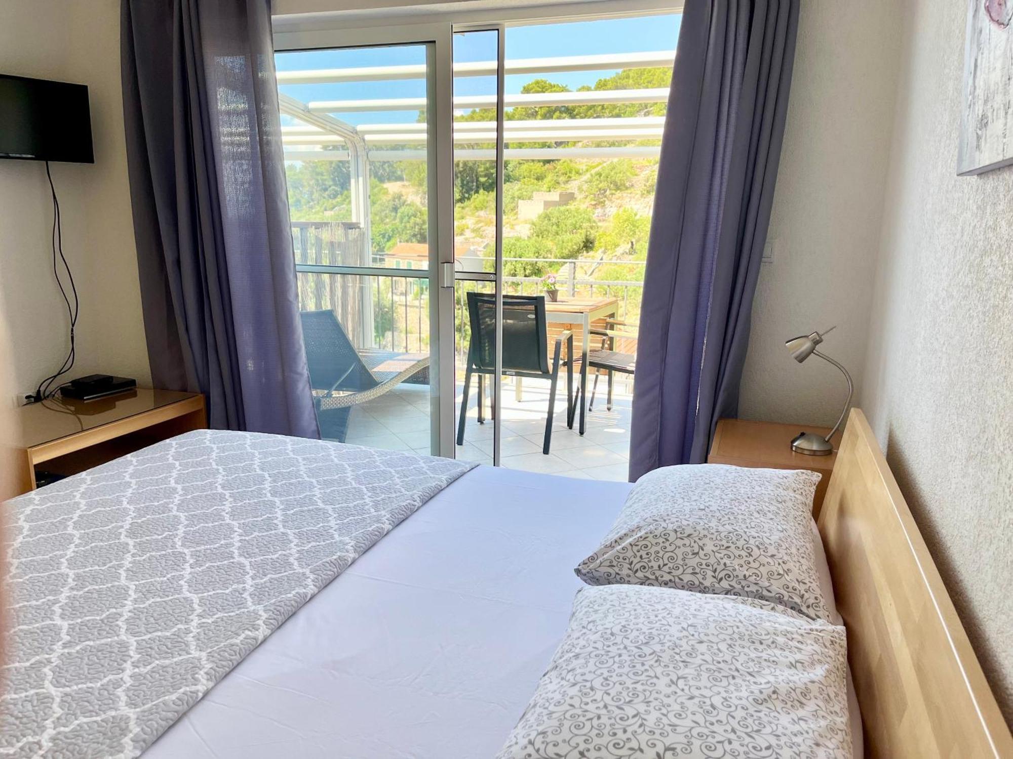 Paradise Apartments - Robinson Getaway Gdinj Экстерьер фото