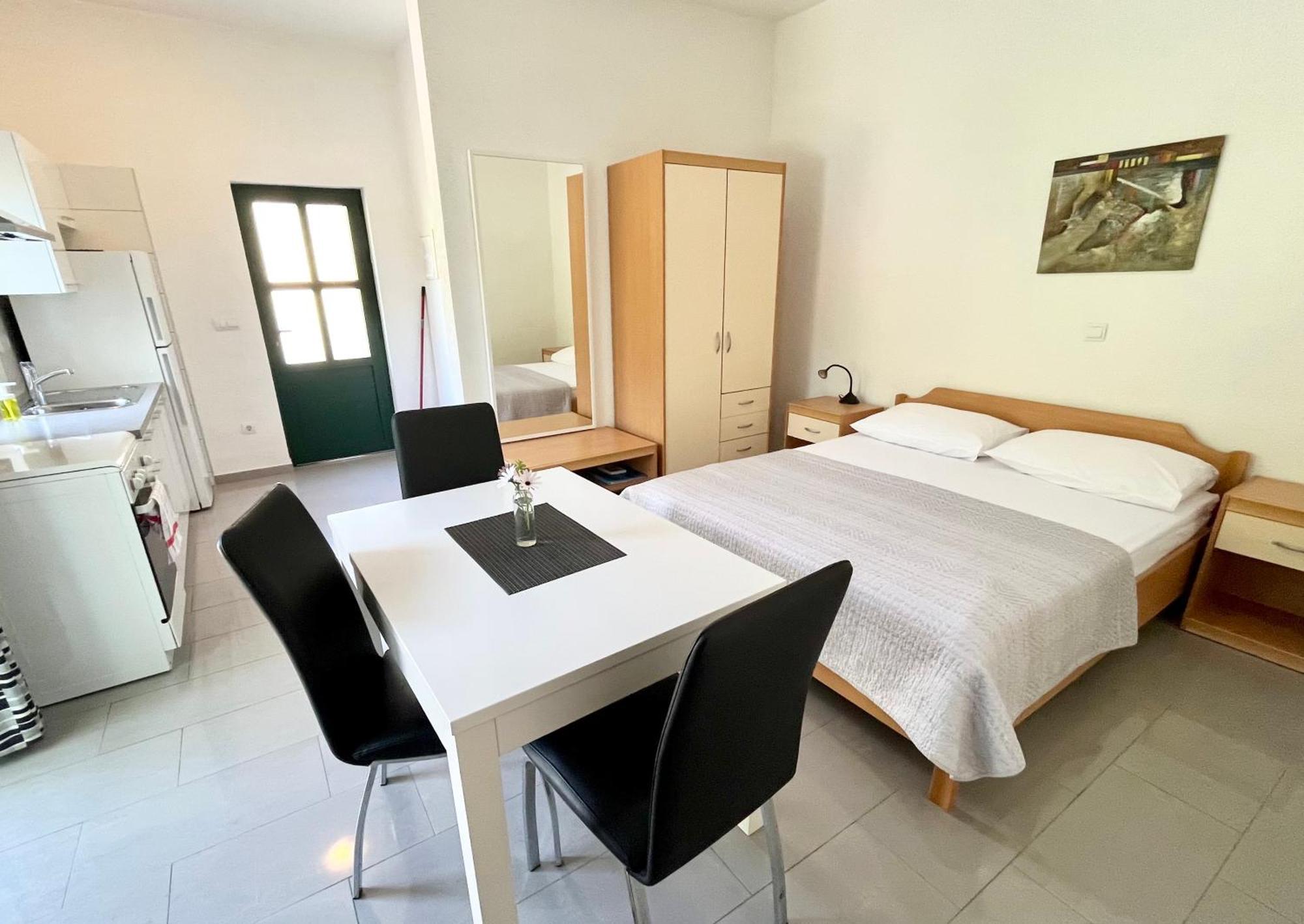 Paradise Apartments - Robinson Getaway Gdinj Экстерьер фото