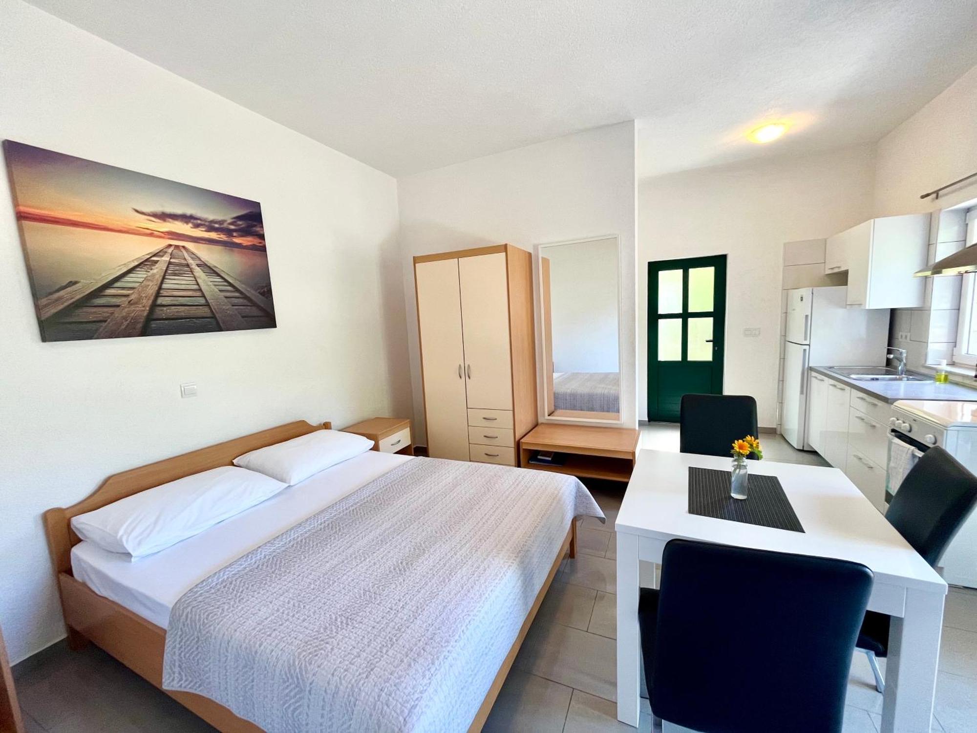 Paradise Apartments - Robinson Getaway Gdinj Экстерьер фото