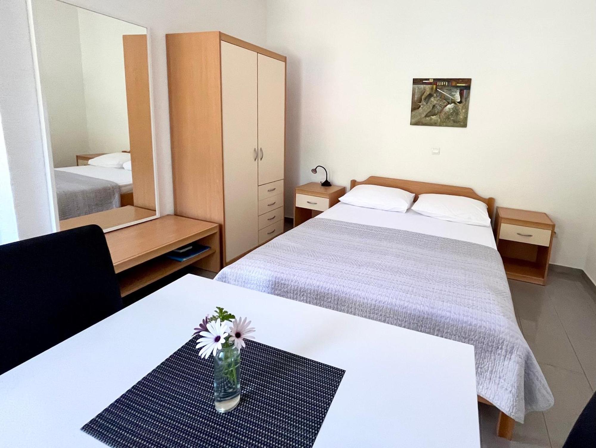 Paradise Apartments - Robinson Getaway Gdinj Экстерьер фото