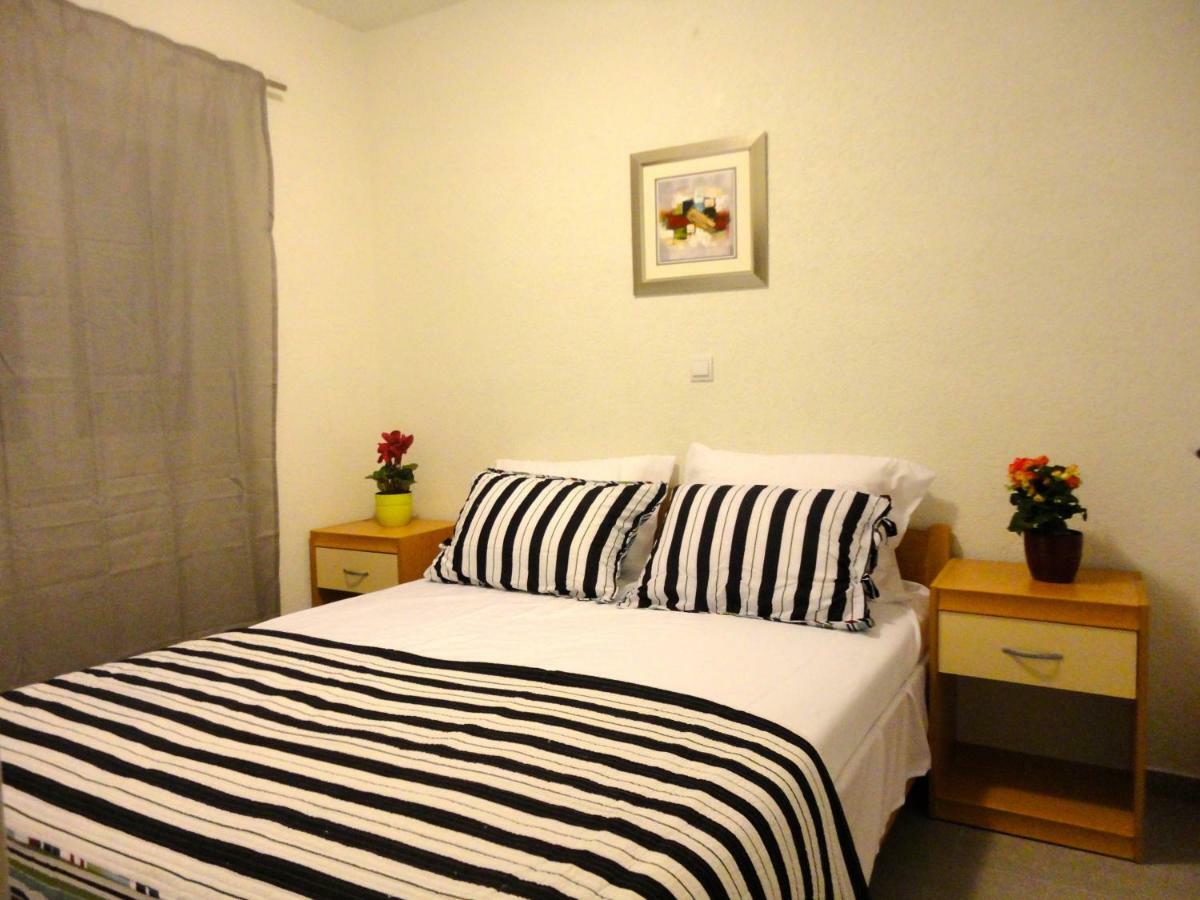 Paradise Apartments - Robinson Getaway Gdinj Экстерьер фото