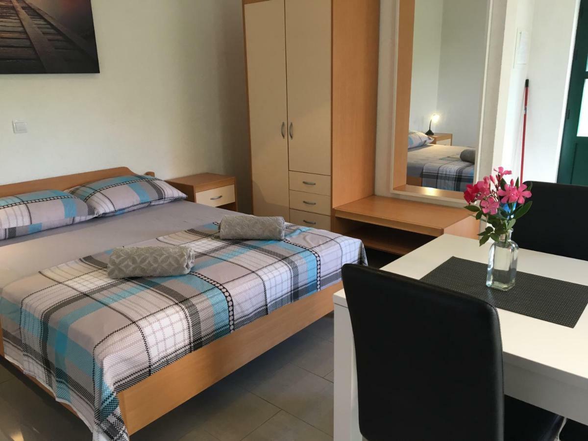 Paradise Apartments - Robinson Getaway Gdinj Экстерьер фото