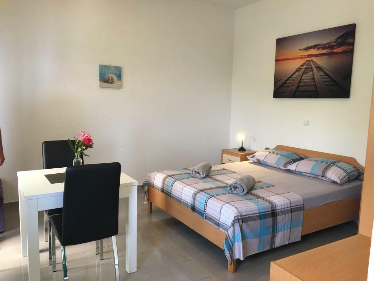 Paradise Apartments - Robinson Getaway Gdinj Экстерьер фото