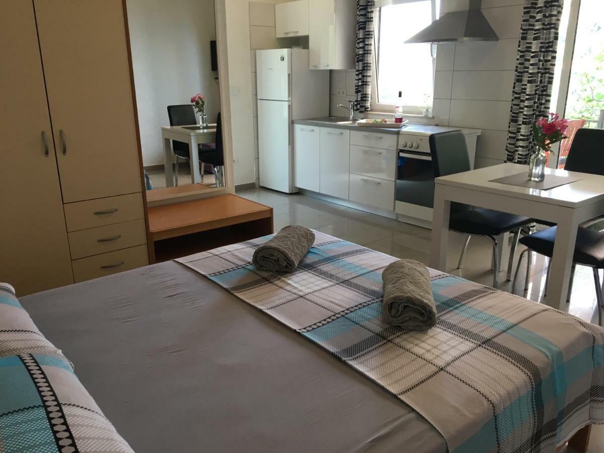 Paradise Apartments - Robinson Getaway Gdinj Экстерьер фото